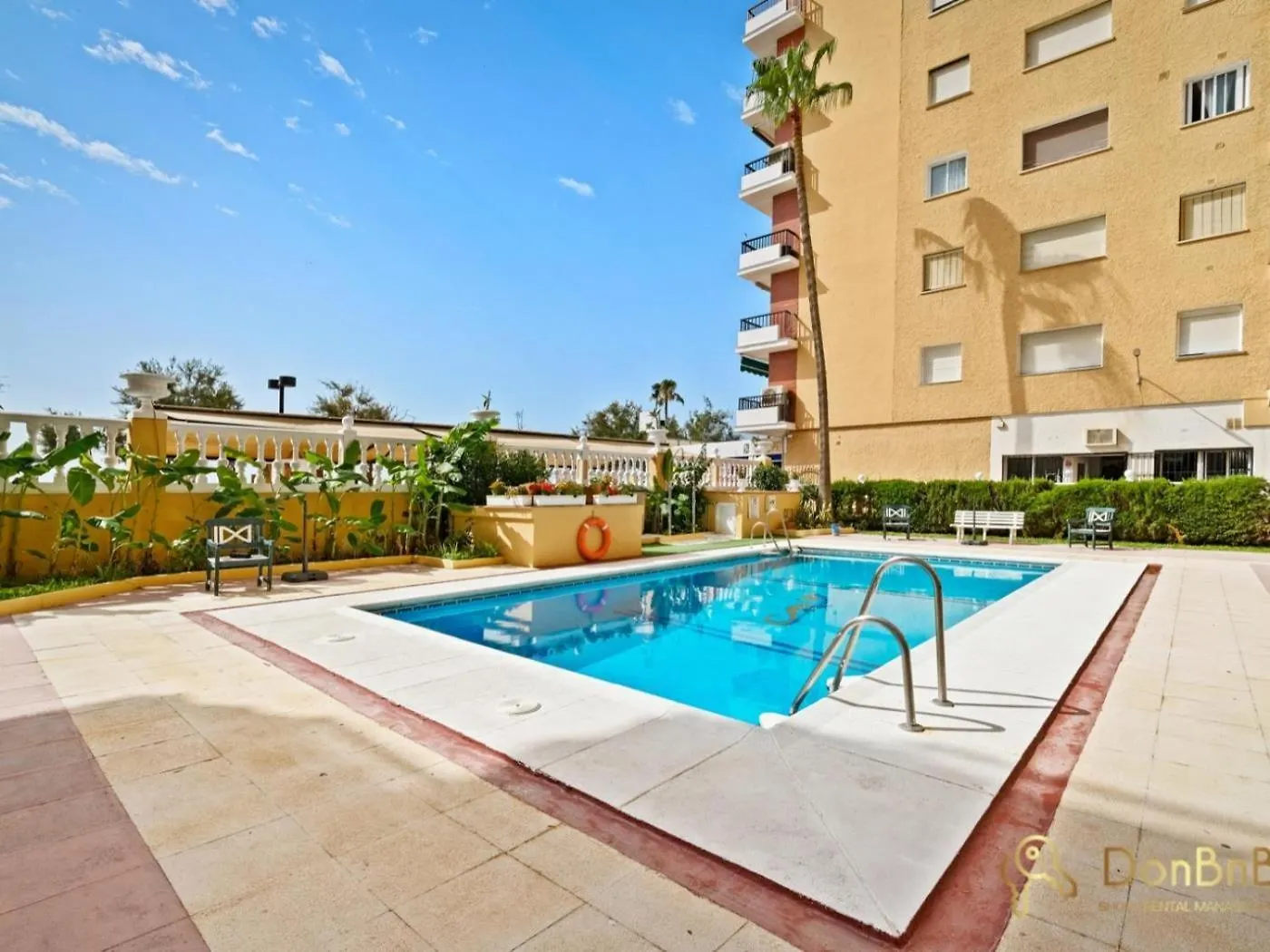 Apartamento Con Piscina En La Primera Linea De Playa De Fuengirola