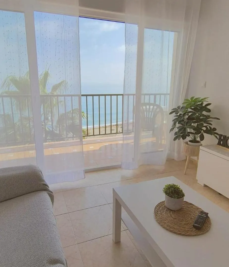Apartamento Con Piscina En La Primera Linea De Playa De Fuengirola contacts