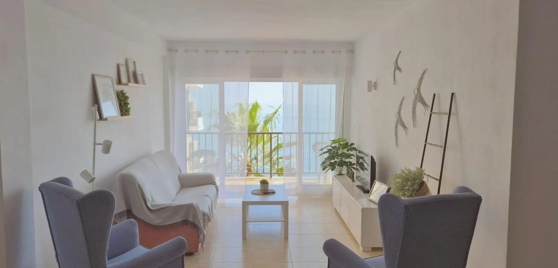 Apartamento Con Piscina En La Primera Linea De Playa De Fuengirola
